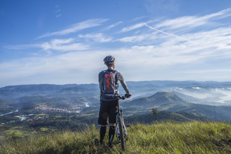 fahrradfahrer-berg