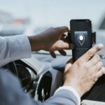 Ein Smartphone in Kfz-Halterung befestigen